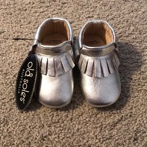 Toddler Old Soles silver moccasins size 4